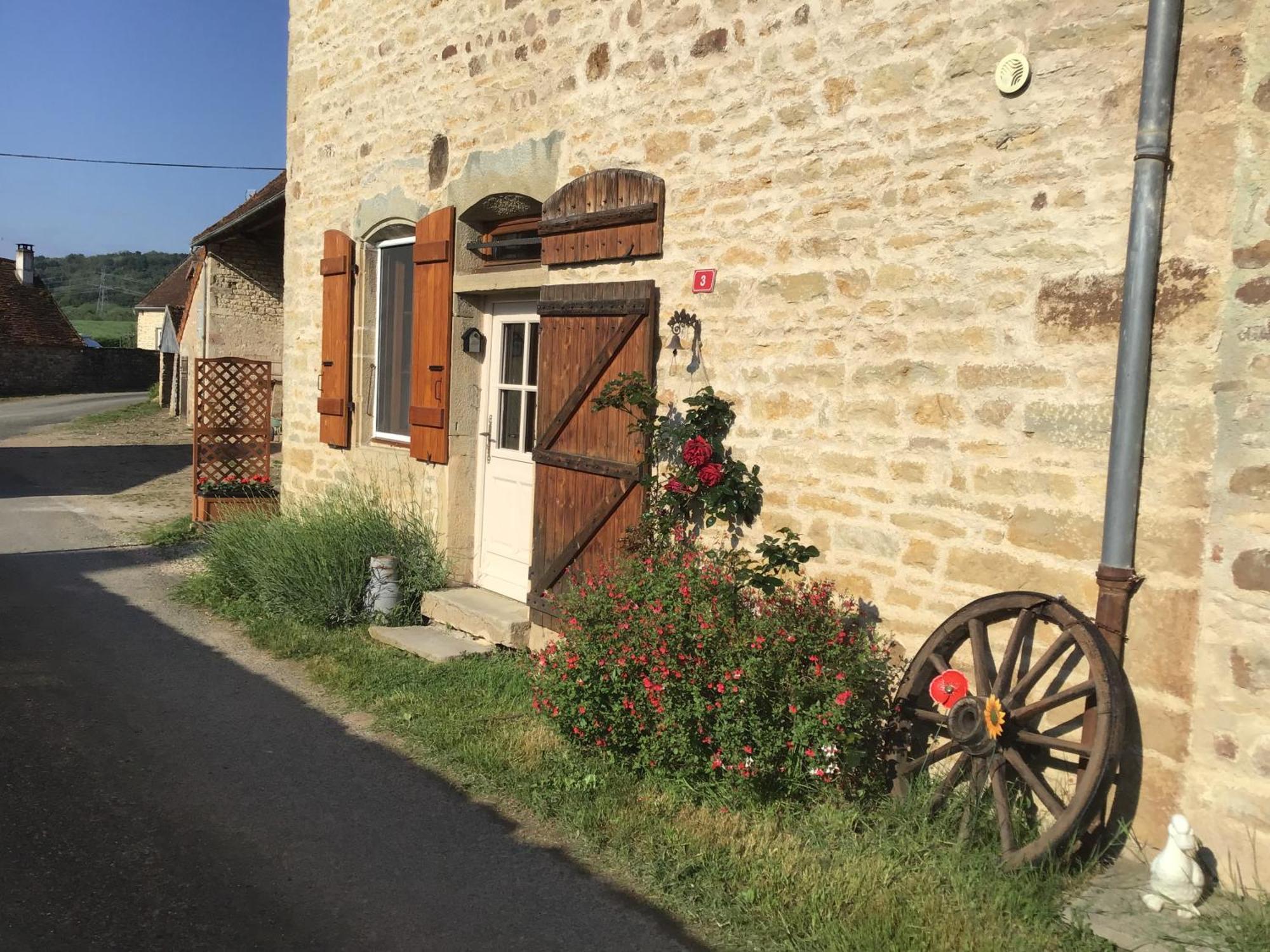 Le Petit Pressoir - Charmant Studio Collonges-en Charollais Екстер'єр фото